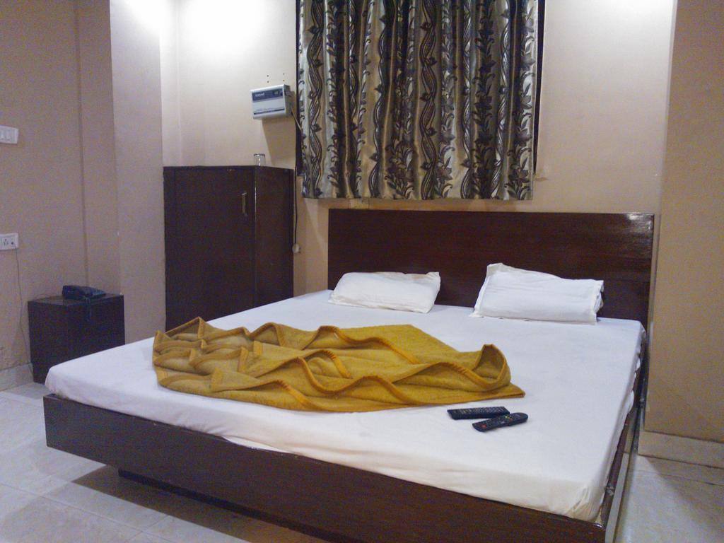 Hotel Hridey Inn New Delhi Bagian luar foto