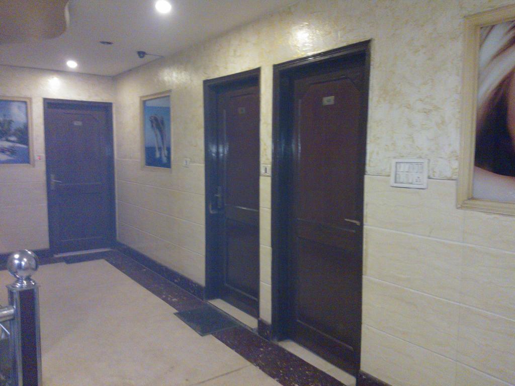 Hotel Hridey Inn New Delhi Bagian luar foto
