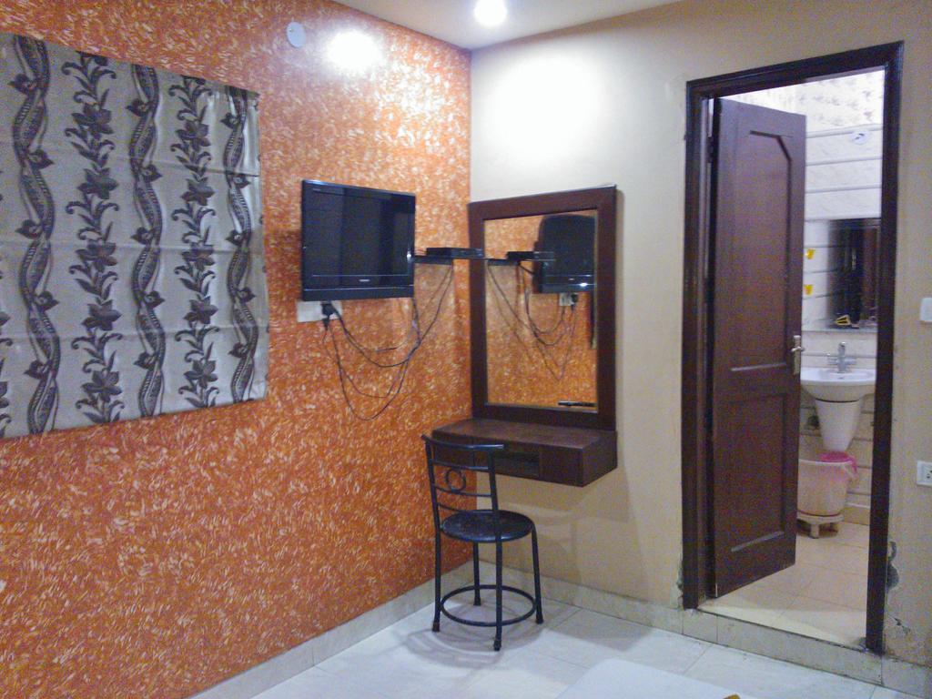 Hotel Hridey Inn New Delhi Bagian luar foto