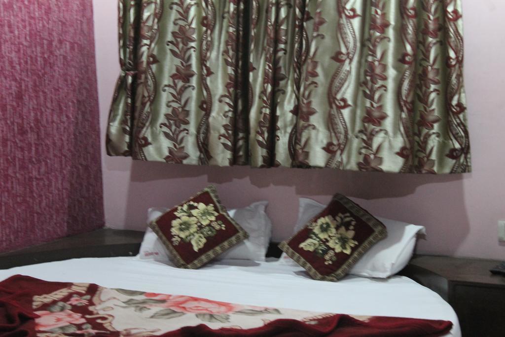 Hotel Hridey Inn New Delhi Bagian luar foto