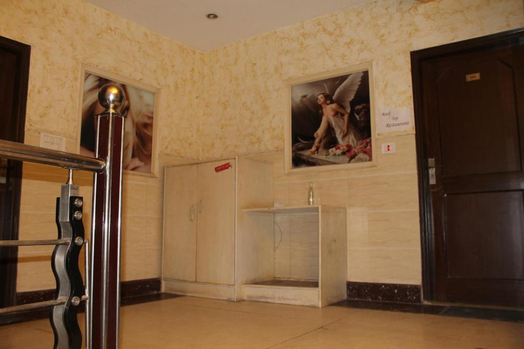 Hotel Hridey Inn New Delhi Bagian luar foto