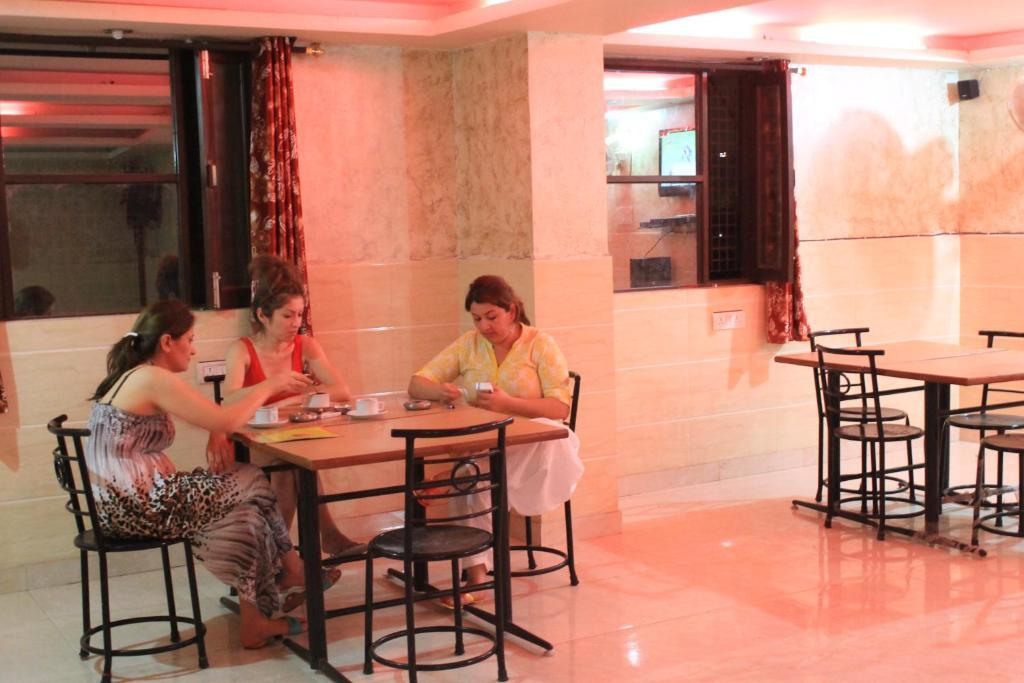 Hotel Hridey Inn New Delhi Bagian luar foto